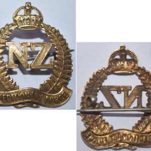 B04/225. 1st N.Z. EXPEDITIONARY FORCE GOLD SWEETHEART BADGE