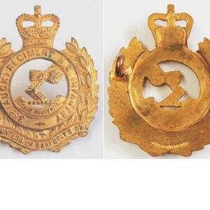 B06/017. 3rd (AUCKLAND) REGIMENT cap badge, Queen's Crown, gilt