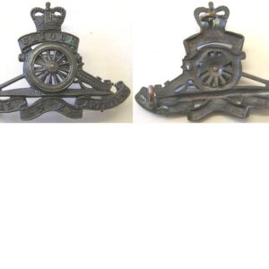 B08/064. ROYAL N.Z. ARTILLERY bronze cap badge, Queens crown
