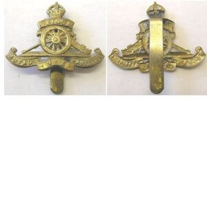 B08/067. ROYAL N.Z. ARTILLERY brass beret badge, Kings crown