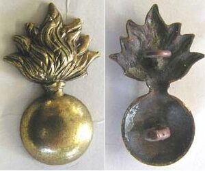 B08/177. NEW ZEALAND ENGINEERS brass flaming grenade collar badg