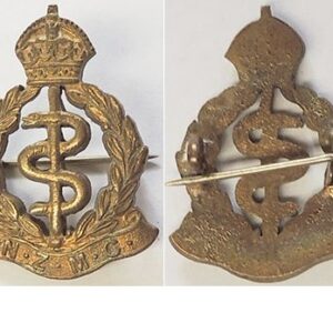 B08/223b. NZ MEDICAL CORPS, collar, N.Z.M.C. base scroll, bronze