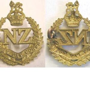 B08/285. NZ ARMY PAY CORPS, brass cap badge, NZ at centre KC