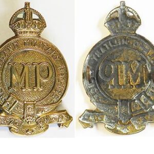 B08/235. MILITARY POLICE, MP centre, brass cap badge