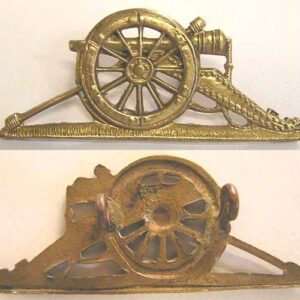 B10/071a. ROYAL NZ ARTILLERY brass field gun left sleeve badge