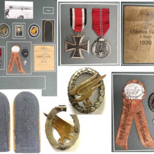 FM0471. A NICELY MOUNTED GERMAN WWII PARATROOPERS SET