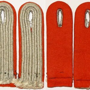 GC1221. PAIR WEHRMACH ARTILLERY LEUTNANT SHOULDER STRAPS