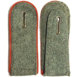 GC1242. WEHRMACHT ARTILLERY SOLDIER SHOULDER STRAP, slip-on type