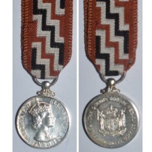 MIN1011. Miniature Queens Service Medal For Public Service