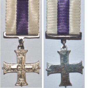 MIN1077. Miniature Military Cross, GVIR type 1 cypher