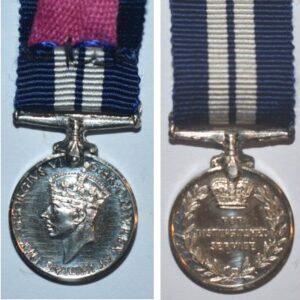 MIN1101. Miniature Distinguished Service Medal, GVIR obverse