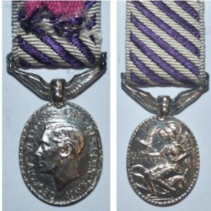 MIN1107. Miniature Distinguished Flying Medal, GVIR obverse