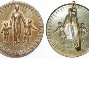 PIN222. KINDER AUFS LAND 1934, pressed tin