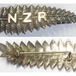 SH030. NZR SILVER/GOLD FERN SWEETHEART BADGE