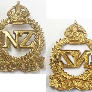 SH031. GOLD PLATED NZ ONWARD CAP BADGE SWEETHEART