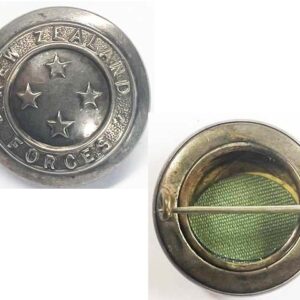 SH041. SILVER NZ FORCES BUTTON SWEETHEART BADGE