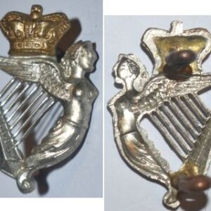 UKB1011. 8TH (KING’S ROYAL IRISH) HUSSARS bi-metal collar badge