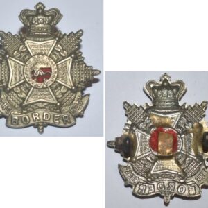 UKB1017. THE BORDER REGIMENT, bi-metal cap badge