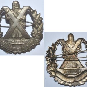 UKB1404. CAMERON HIGHLANDERS solid silver hat badge