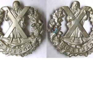 UKB1403. CAMERON HIGHLANDERS white metal cap badge