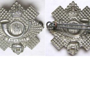 UKB1410. HIGHLAND LIGHT INFANTRY white metal cap badge