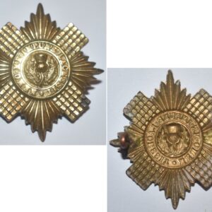 UKB1423. SCOTS GUARDS brass cap badge